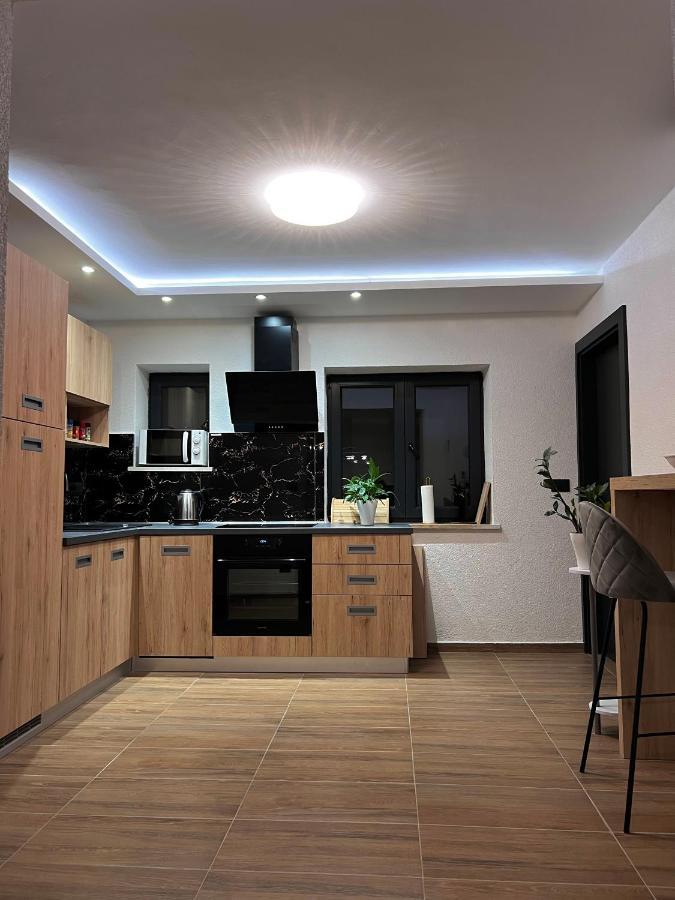 Betty Apartments Borik - Whole Ground Floor โรวีน ภายนอก รูปภาพ