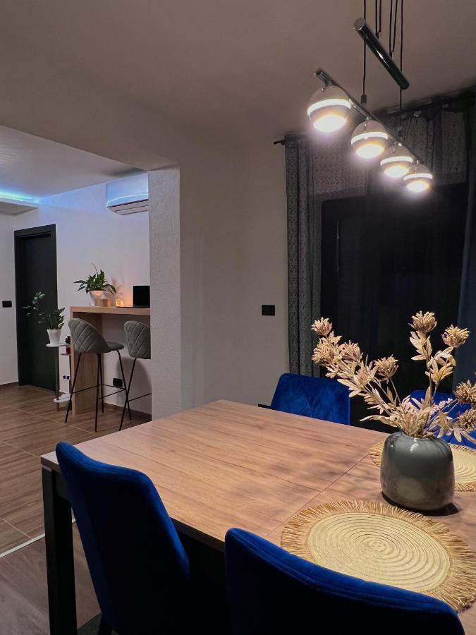 Betty Apartments Borik - Whole Ground Floor โรวีน ภายนอก รูปภาพ