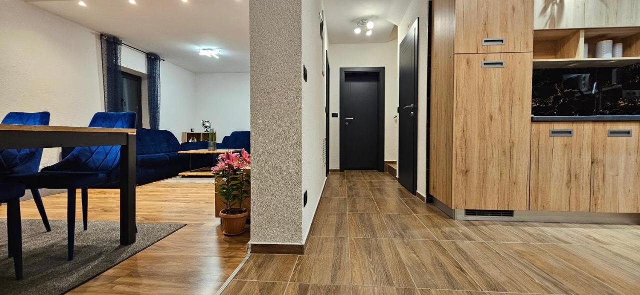 Betty Apartments Borik - Whole Ground Floor โรวีน ภายนอก รูปภาพ