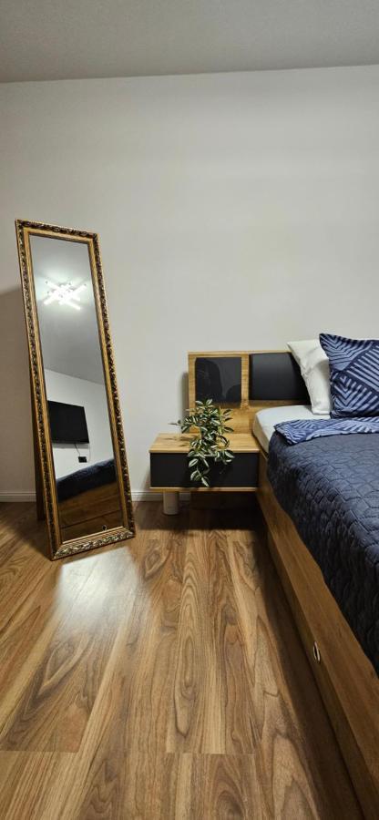 Betty Apartments Borik - Whole Ground Floor โรวีน ภายนอก รูปภาพ