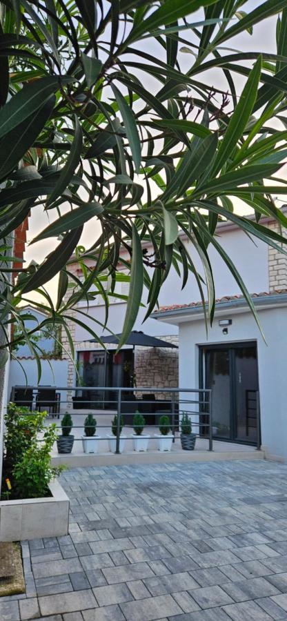 Betty Apartments Borik - Whole Ground Floor โรวีน ภายนอก รูปภาพ