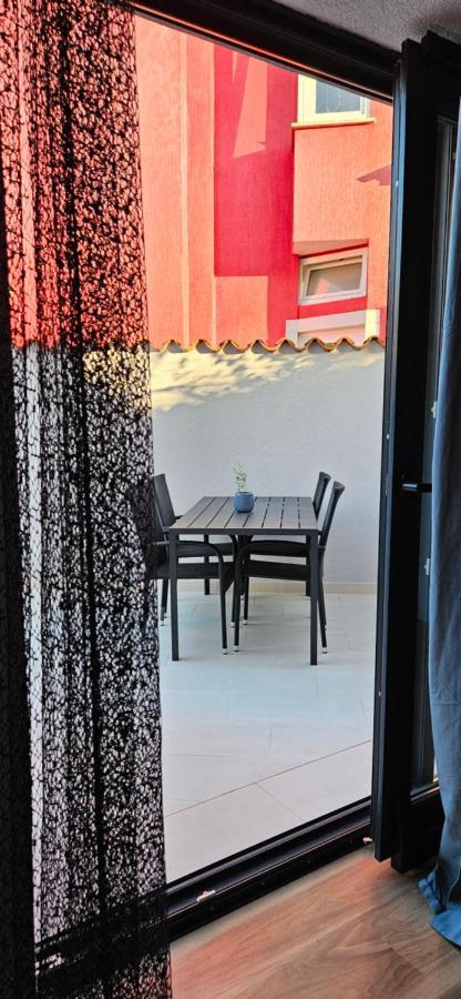 Betty Apartments Borik - Whole Ground Floor โรวีน ภายนอก รูปภาพ