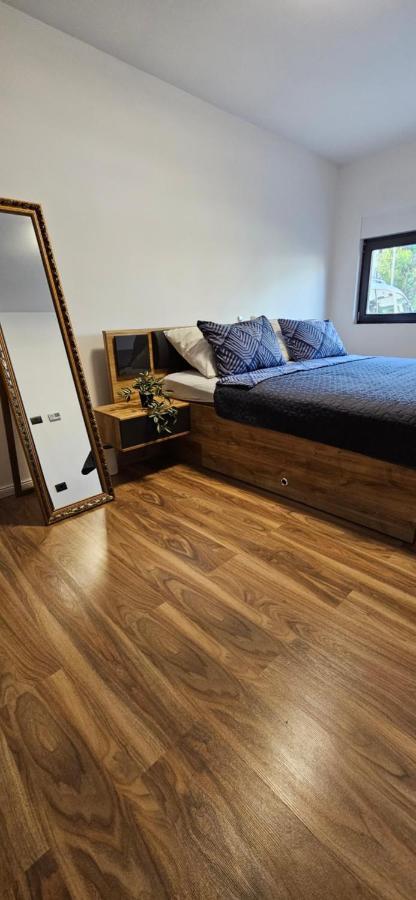 Betty Apartments Borik - Whole Ground Floor โรวีน ภายนอก รูปภาพ