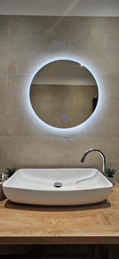 Betty Apartments Borik - Whole Ground Floor โรวีน ภายนอก รูปภาพ