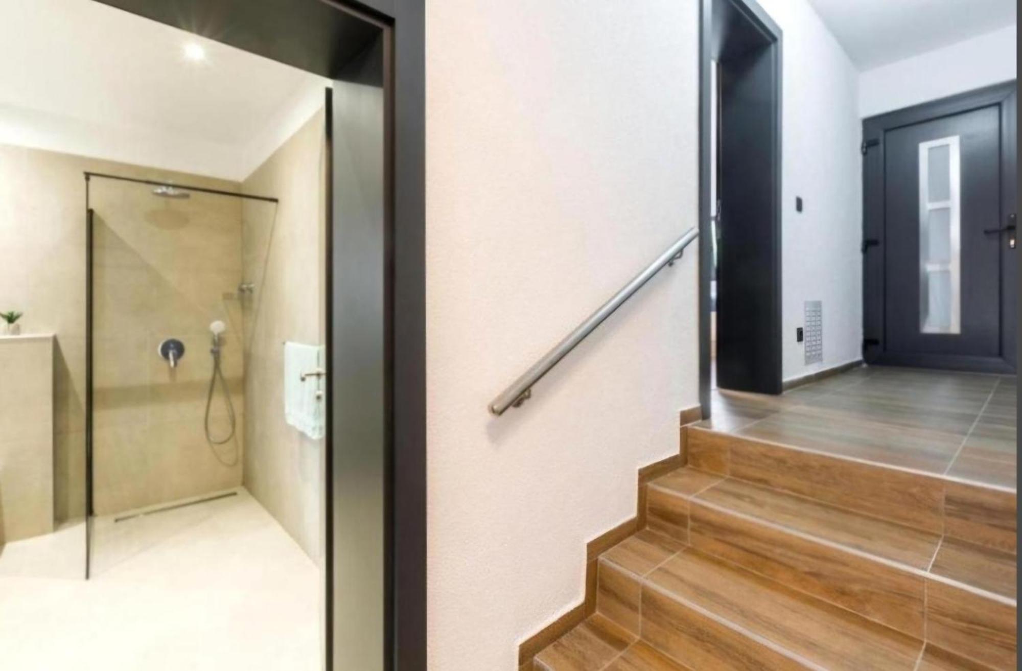 Betty Apartments Borik - Whole Ground Floor โรวีน ภายนอก รูปภาพ