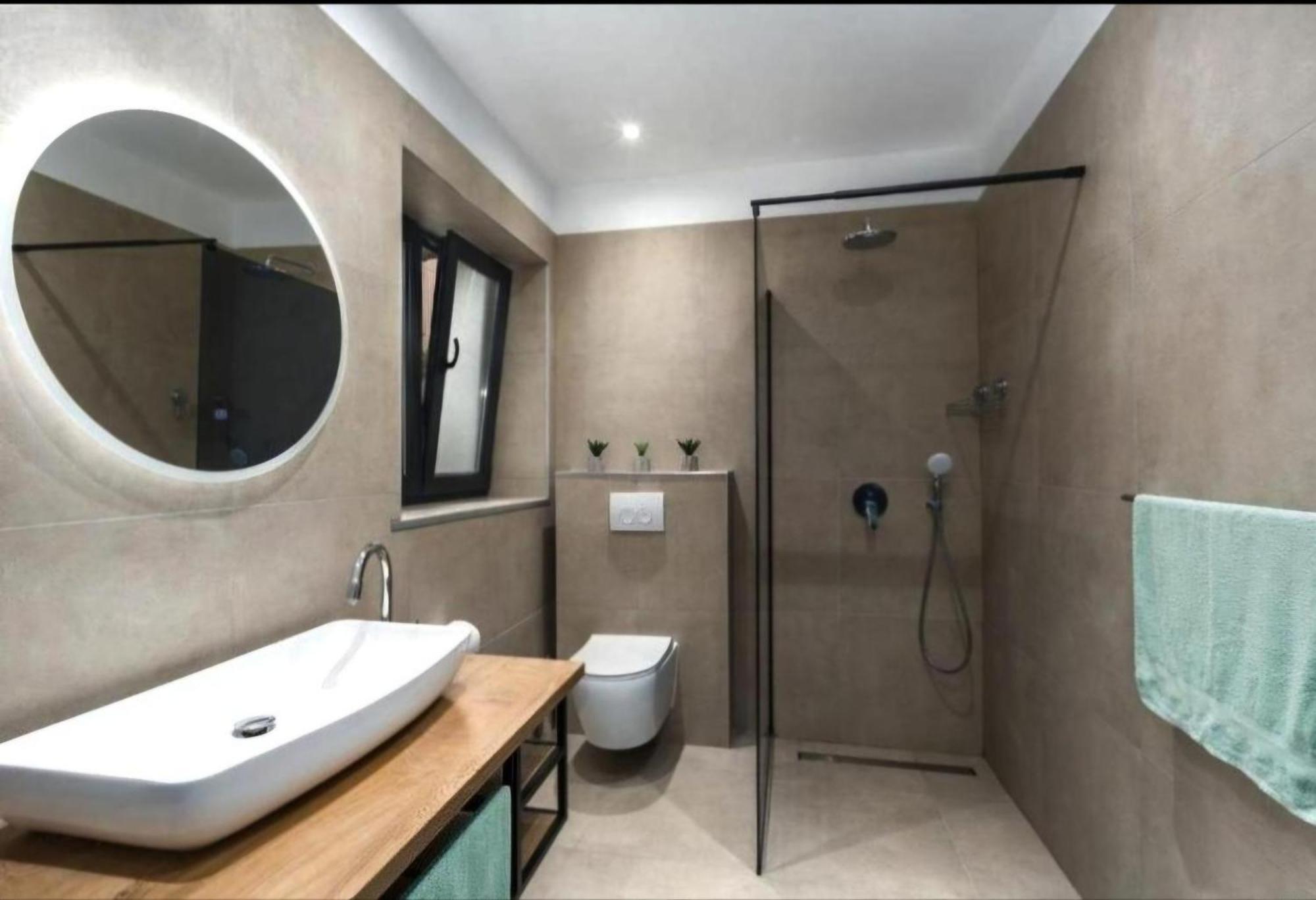 Betty Apartments Borik - Whole Ground Floor โรวีน ภายนอก รูปภาพ